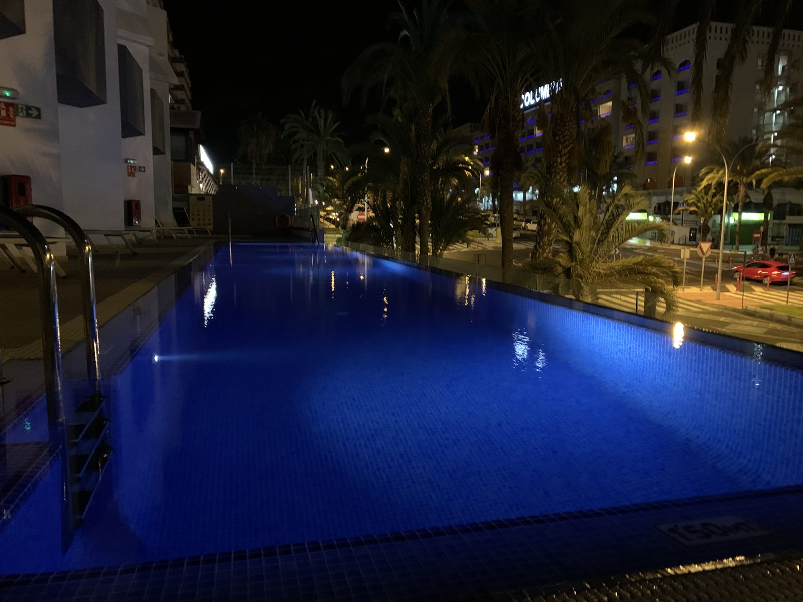 Piscina de noche
